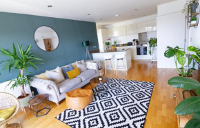 Beautiful, modern apartment next to Fistral Beach
